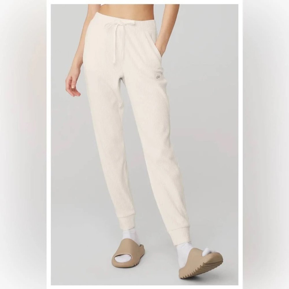 ALO Yoga Ribbed Muse Jogger Sweatpant in Oatmeal Loose Fit Womens XS (2-4)